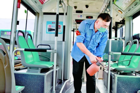 运城市区530辆公交车消杀防疫、定时通风，作业规范