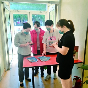 八一西街社区推广“国家反诈中心”APP