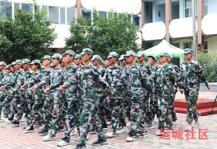 河东中医少儿推拿学校隆重举行2021级新生军训汇报表演暨表彰大会