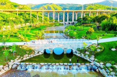 五龙峪河岸