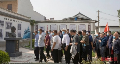 万荣县离退休干部党总支到傅作义故居接受爱国爱党教育