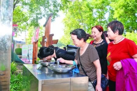 天逸公园公共直饮水设备解决了市民饮水需求
