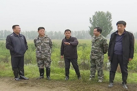 吴宣到稷峰镇汾河北坝防汛一线检查指导防汛抢险工作