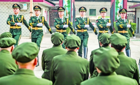 “旗志”团队仪仗队列表演向运城市光荣院老战士致敬！