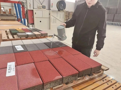 运城建筑垃圾资源化利用后制成了透水砖、植草砖