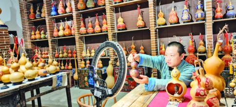 裴唐宇卖葫芦，文创产品变了赛道