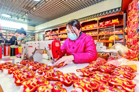 运城牛师虎头帽、虎头鞋等虎元素系列产品有50余种产品卖的好！