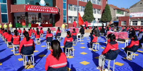 垣曲县210名留守儿童收到羽绒服