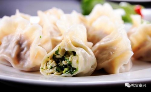 白菜馅饺子里面为什么不加肉？要加黑木耳?