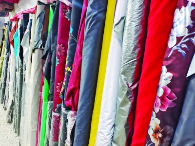 张师傅翻新羽绒被物美价廉，一床1.8米×2米的羽绒被，价格在380元左右