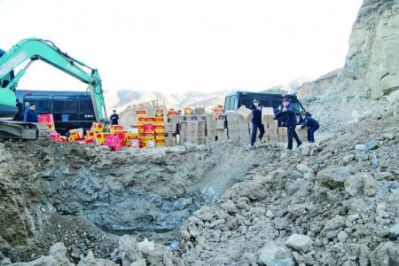 盐湖公安销毁假冒汾酒近300箱，伪劣磷肥1000余袋