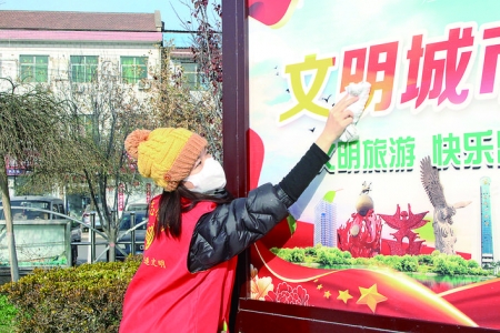 闻喜中城社区整治西湖公园等重点场所整环境卫生