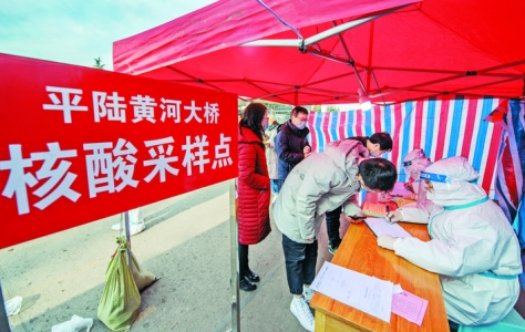 平陆黄河大桥处对进入运城境内的人员进行信息登记