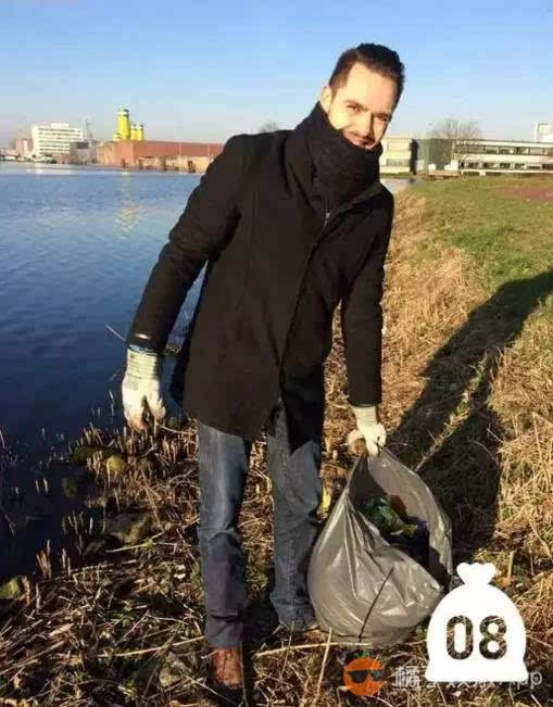 你家小区垃圾让谁捡走了,荷兰小伙捡垃圾改变了世界